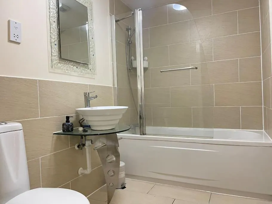 1 Bed Modern Apartment With Free Parking, Sheffield City Centre
