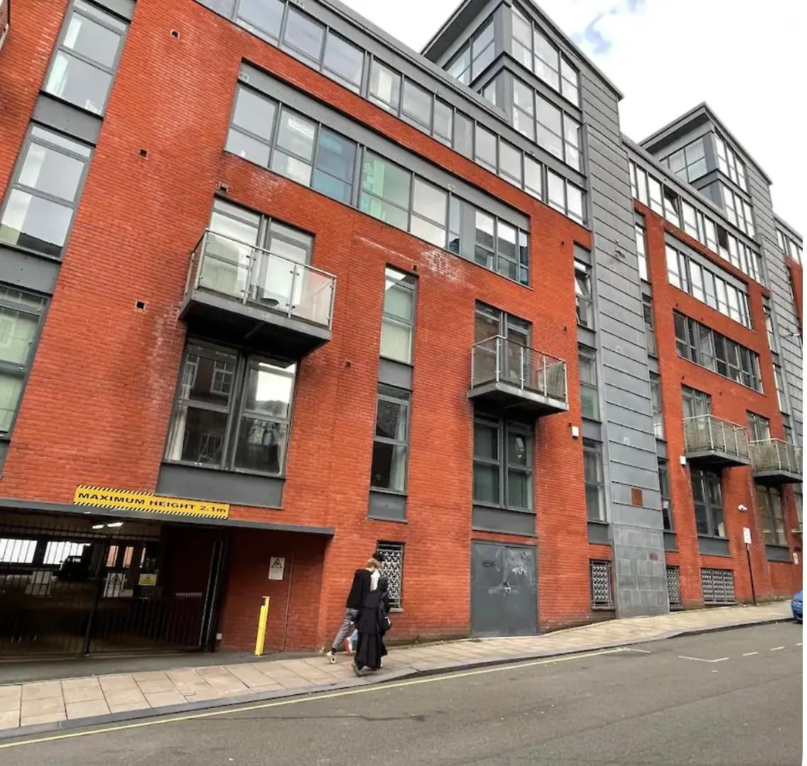 1 Bed Modern Apartment With Free Parking, Sheffield City Centre