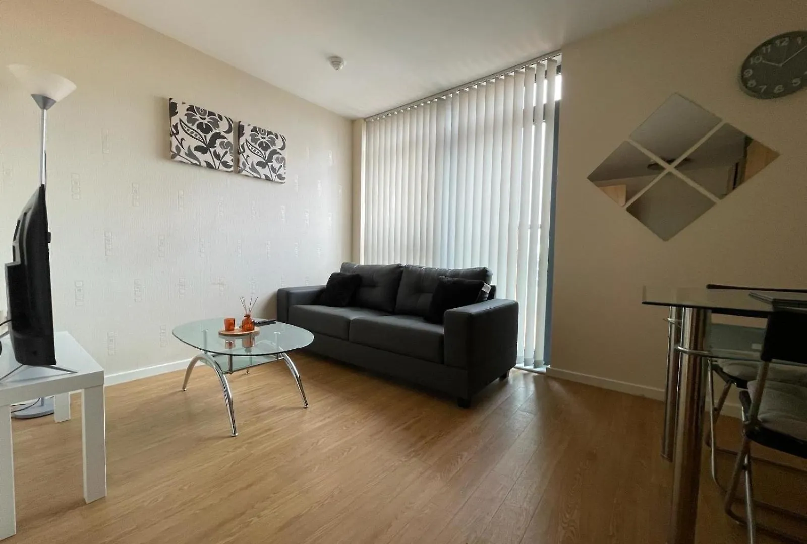 1 Bed Modern Apartment With Free Parking, Sheffield City Centre